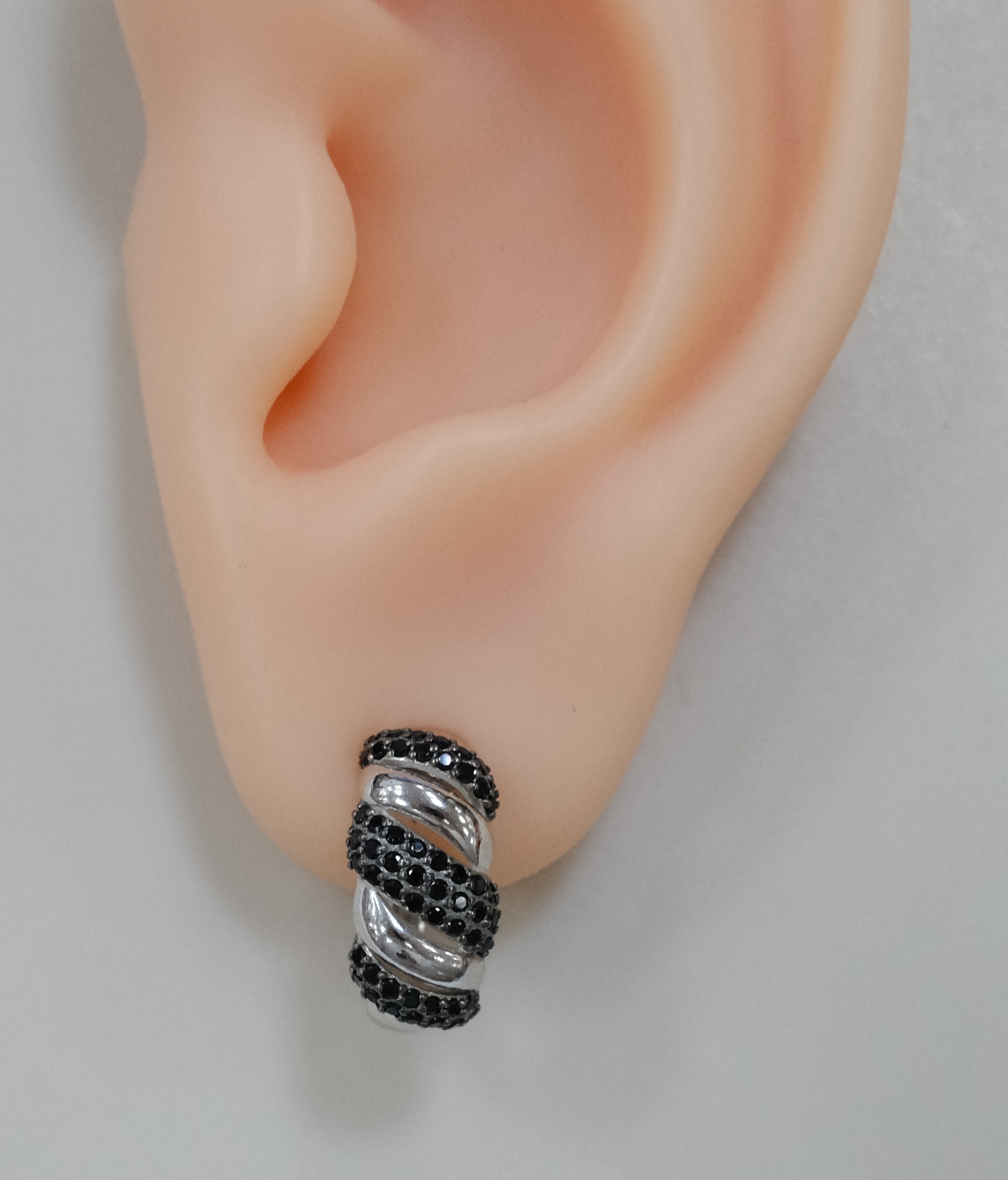 Серебряные серьги со шпинелью